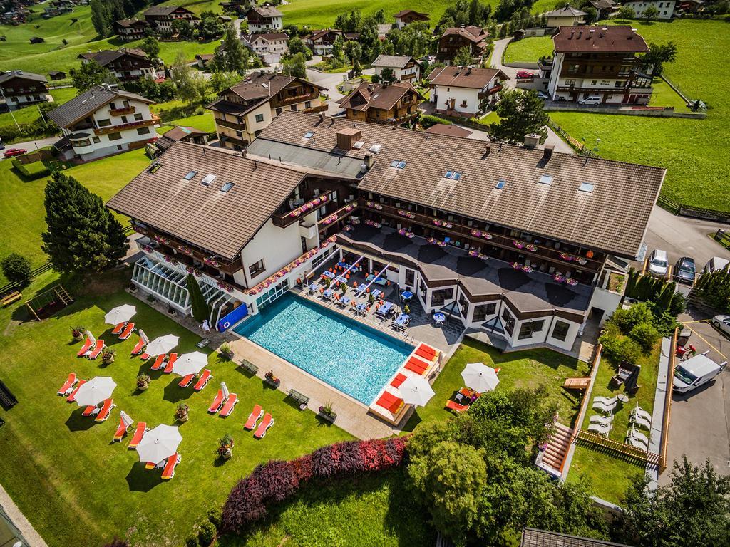 Happy Stubai Hotel Neustift im Stubaital Exterior photo